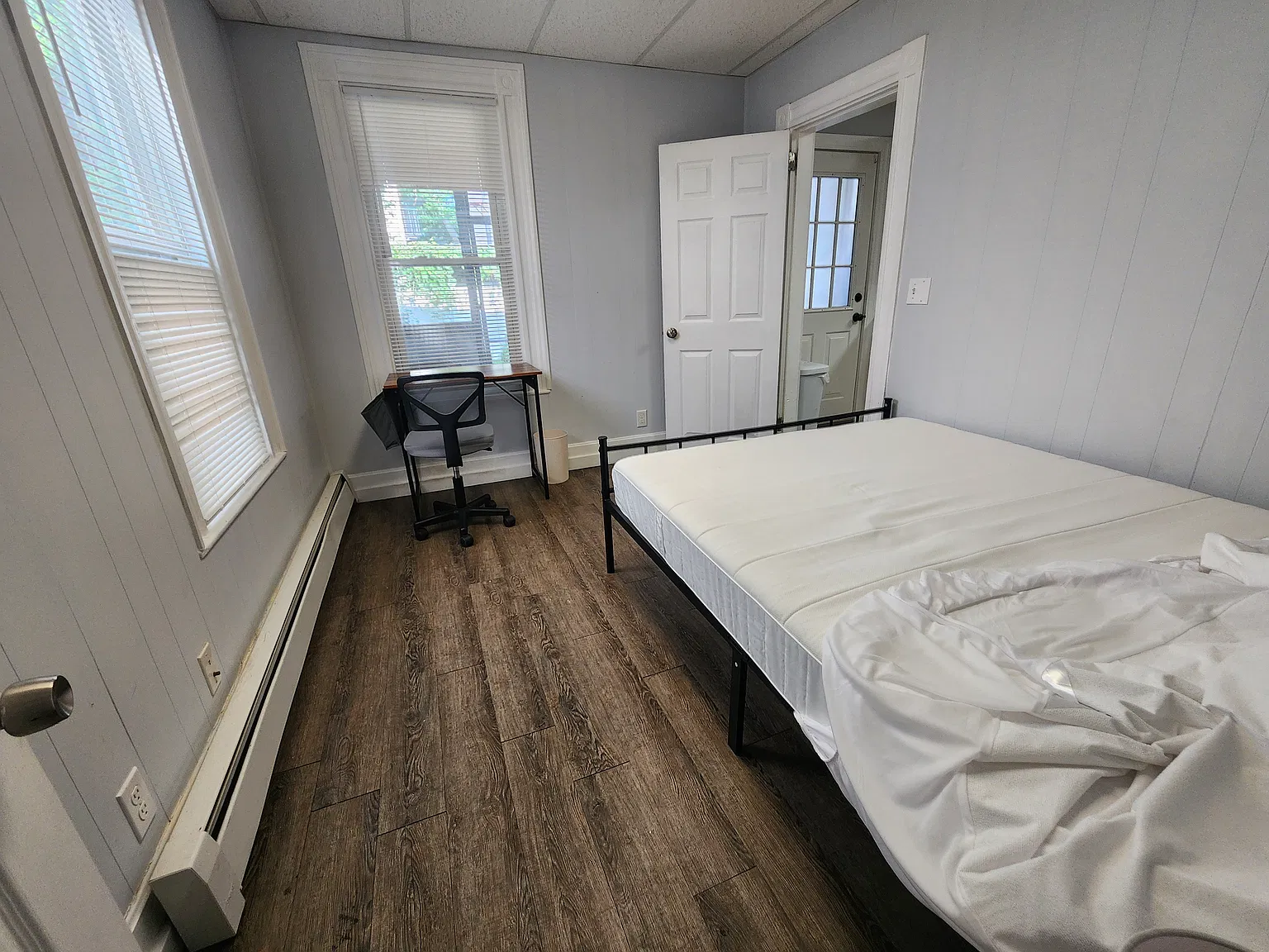 2 bed, 1000 sqft, $3,300 — Photo 3