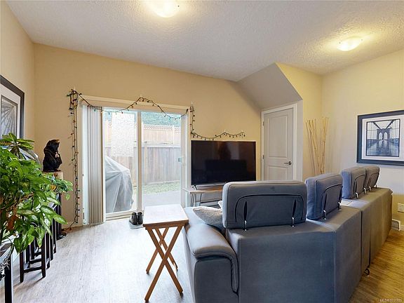3rd image of 6986 Wright Rd