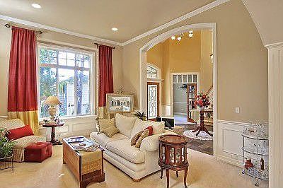 Living Room/Foyer