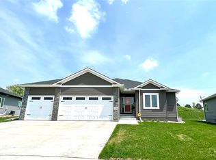 1110 E Meadow Ridge Rd, Norfolk, NE 68701