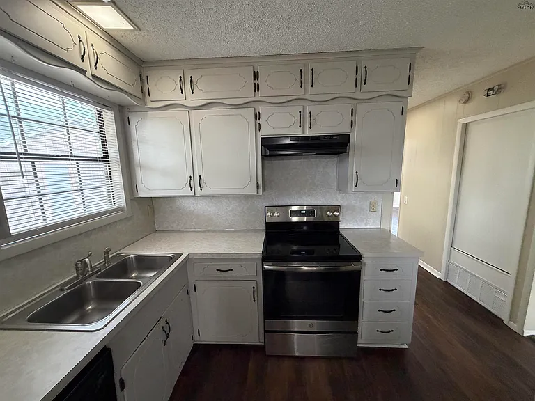 4130 Moffett Ave — Photo 4
