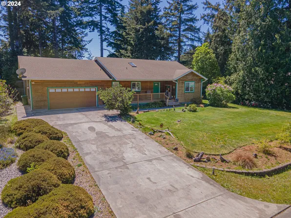 1178 11th St SE, Bandon, OR 97411