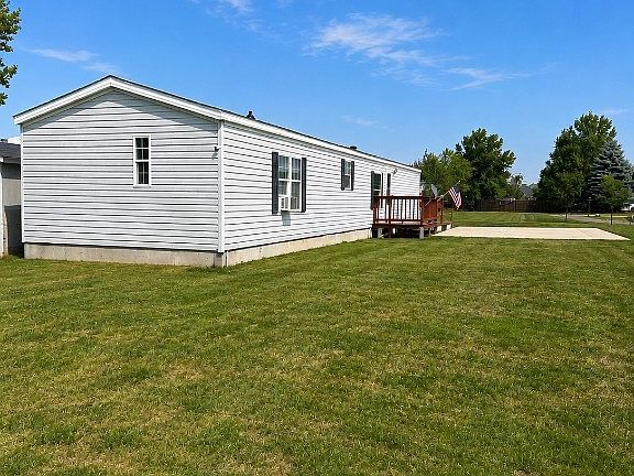 3rd image of 311 N River Rock Dr