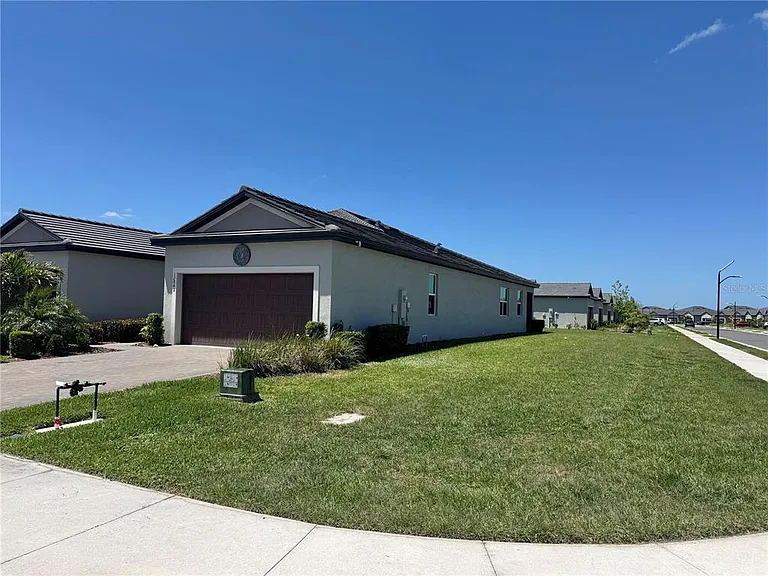 12842 Lily Quartz Loop — Photo 4