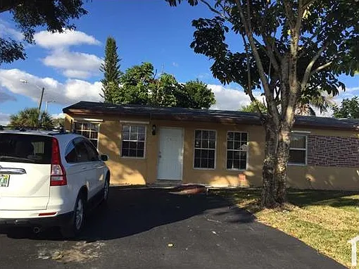 6511 SW 15th Ct — Photo 1