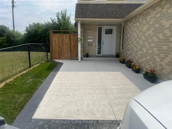 108 Courtleigh Sq, Brampton, ON L6Z 1J3