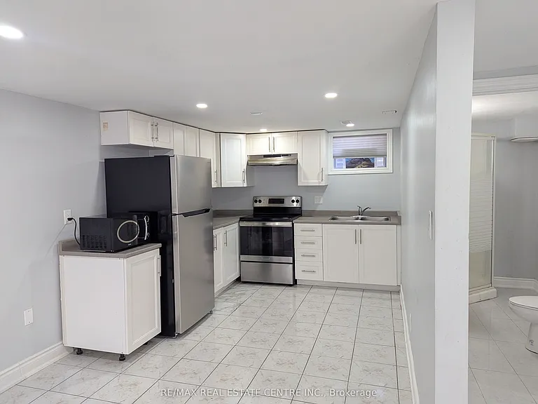 160 McMurchy Ave S — Photo 5