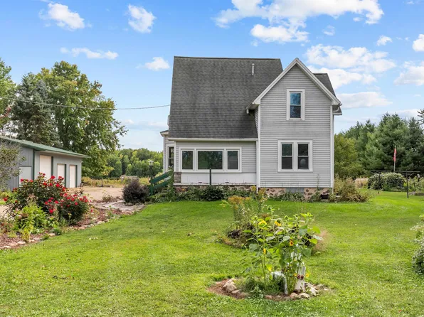 E8569 Island Rd, Manawa, WI 54949