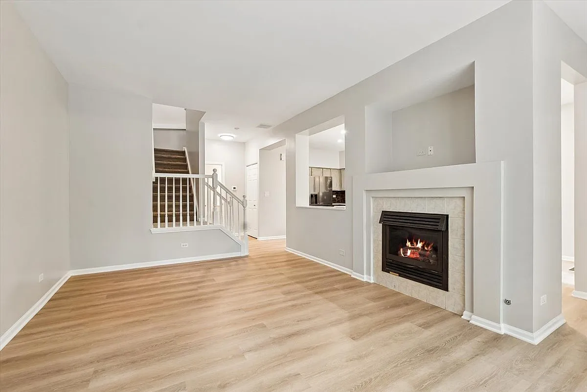 2 bed, 1.5 bath, 1343 sqft, $2,400 — Photo 2