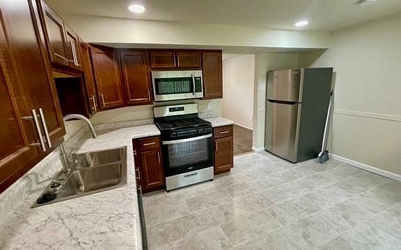 3rd image of 4020 Esseldale Dr