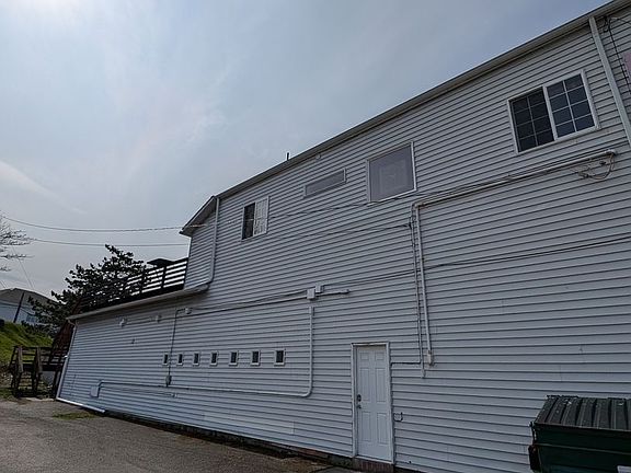 4th image of 632 Bay St #200