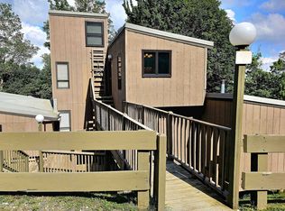 136 Middle Earth Dr N #8, Warren, VT 05674