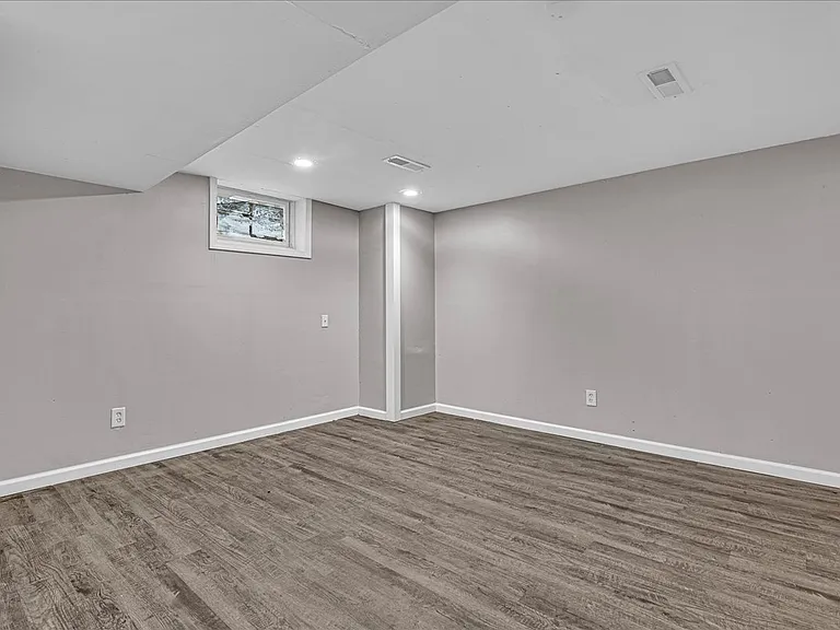 7715 NE 56th St — Photo 34