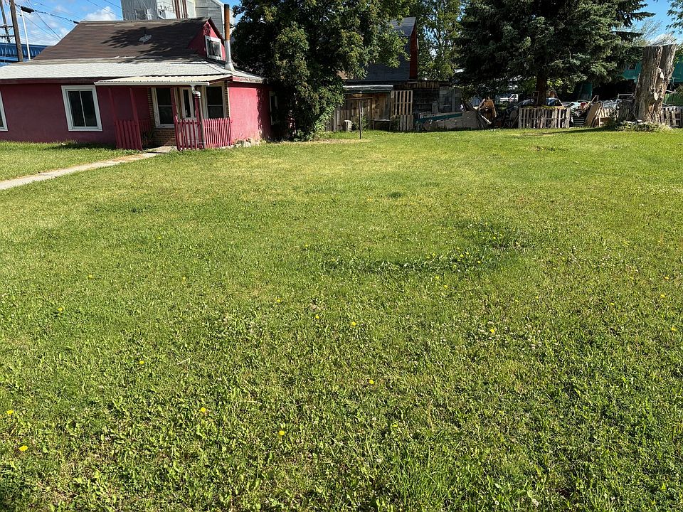 2nd image of 208 Marcus St