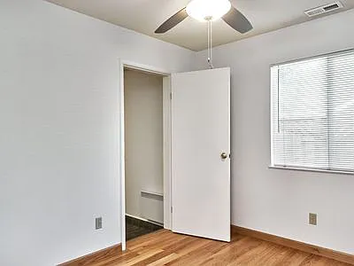 214 Sherland Ave — Photo 7