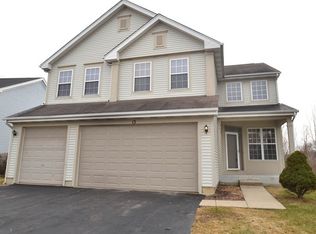 13 Prairie Pointe Ln, Streamwood, IL 60107