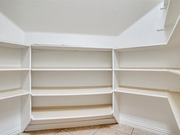 4th image of 1607 University Dr