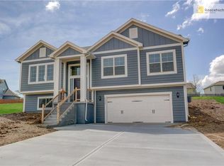 11040 N Laurel Ave, Kansas City, MO 64157