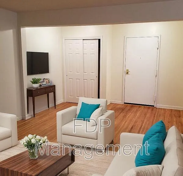 610 East Ave #4 — Photo 2