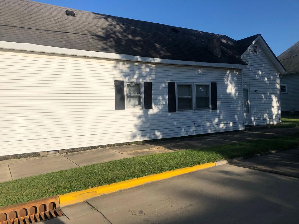 1st image of 401 W Pennsylvania St