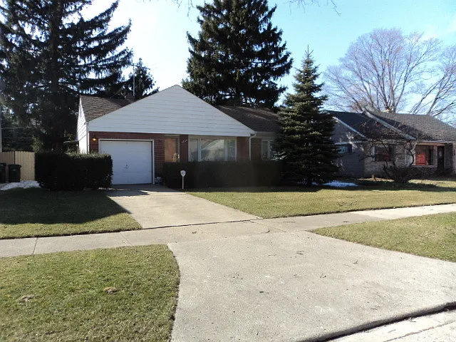 8826 Mason Ave photo 1