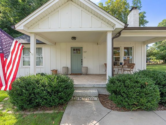 2nd image of 117 Monteith Cir