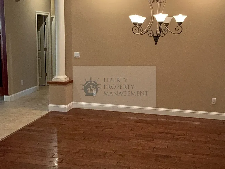 1004 Marigold Ln — Photo 8