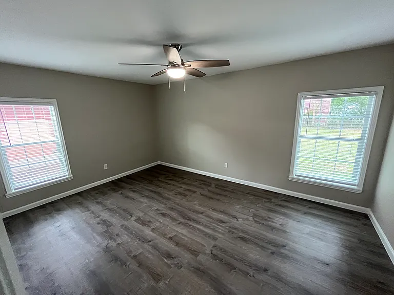 1227 S Montclair Ave — Photo 4
