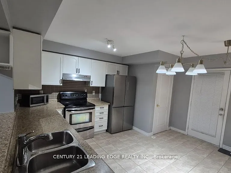 3335 Thomas St #5 — Photo 5