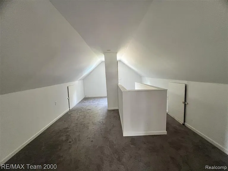 6895 Grandville Ave — Photo 18