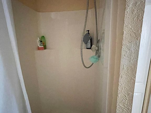 3rd image of 100 Sidney Ct