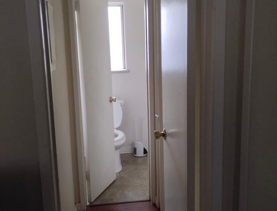 1st image of 15810 Vanowen St