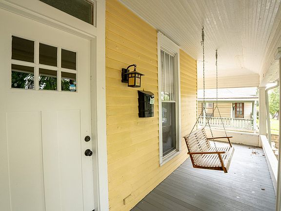 3rd image of 311 E Cottage Grove Ave