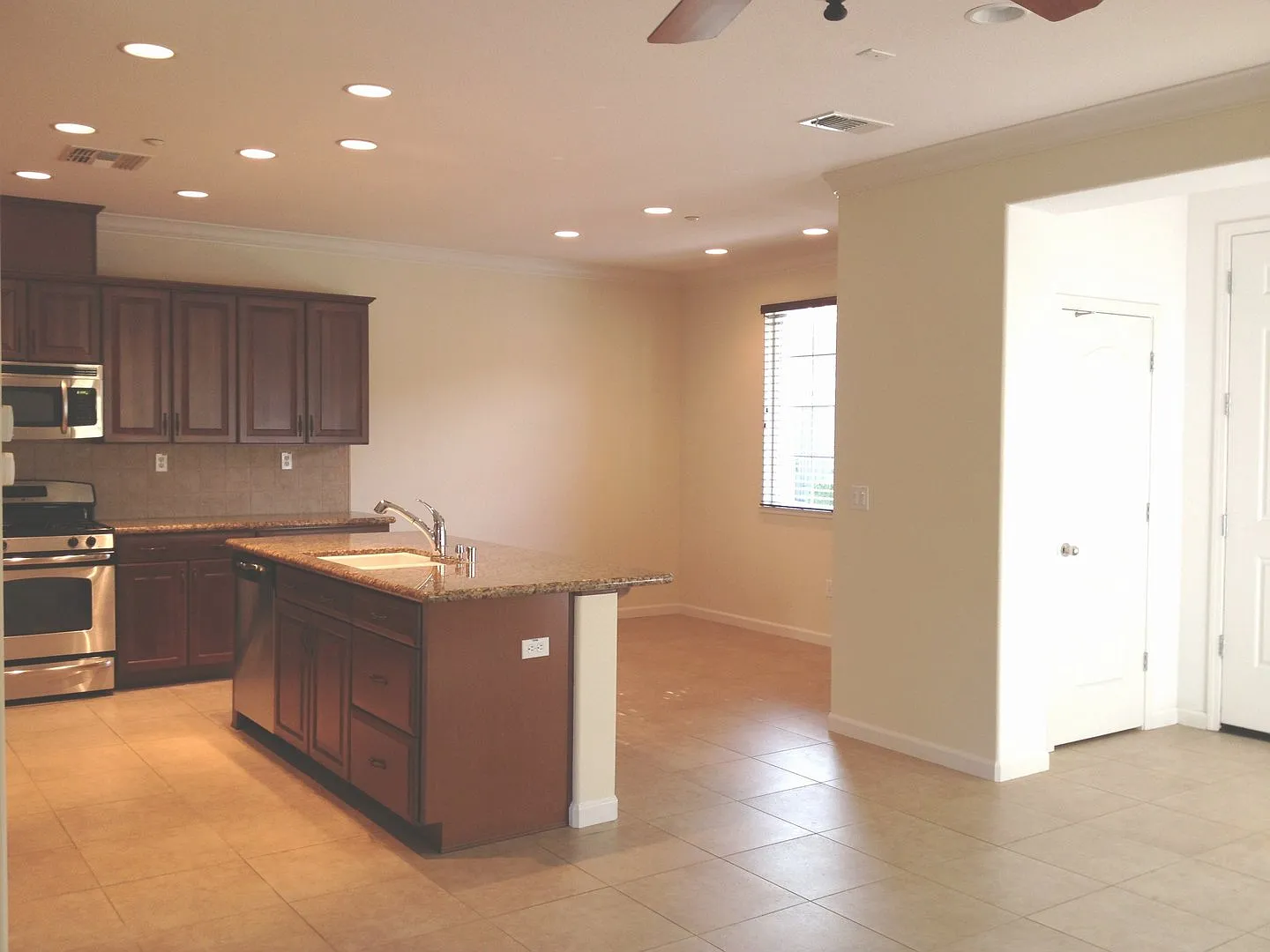 Charming, spacious 2 story home in Camden Place in Citrus Heights — Photo 4