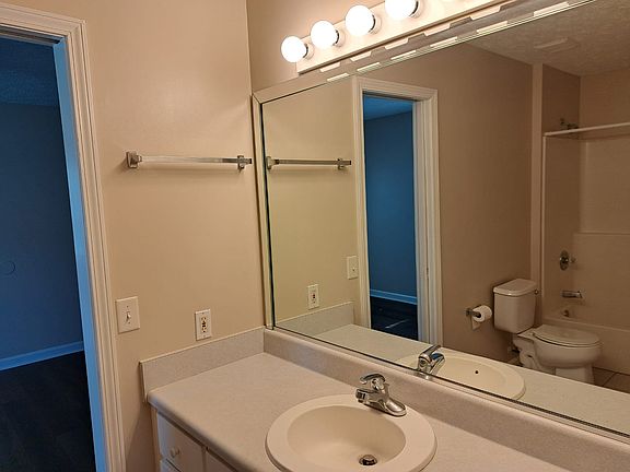 5th image of 5518 Beach Dr #1