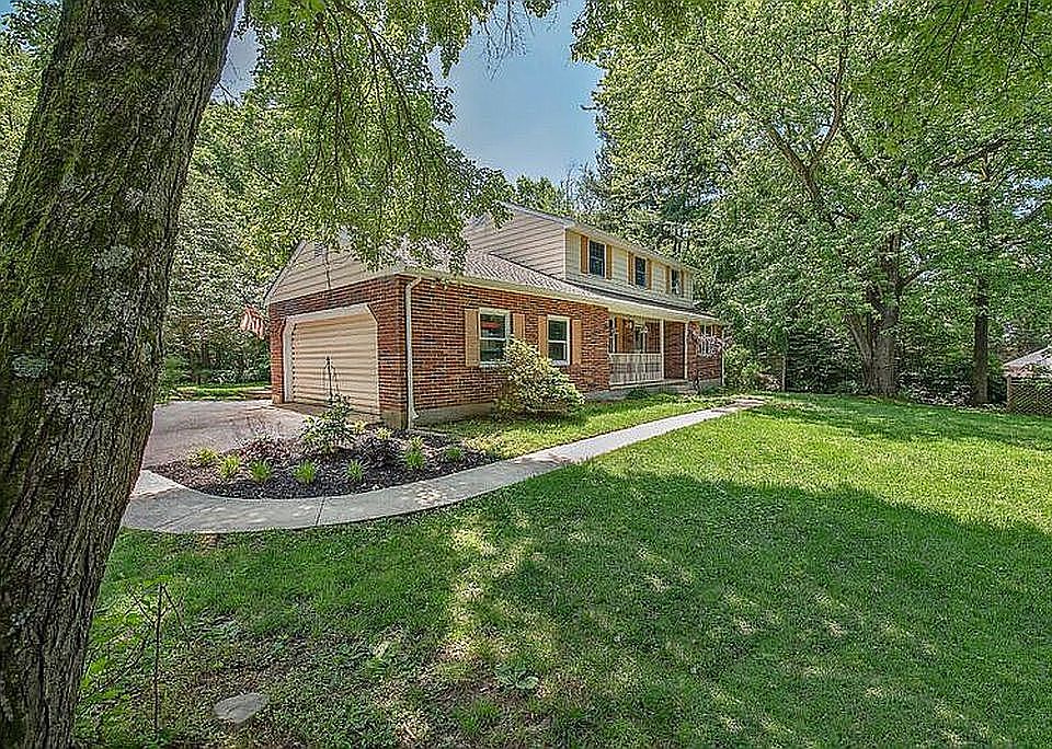 1st image of 16 Woodbine Cir