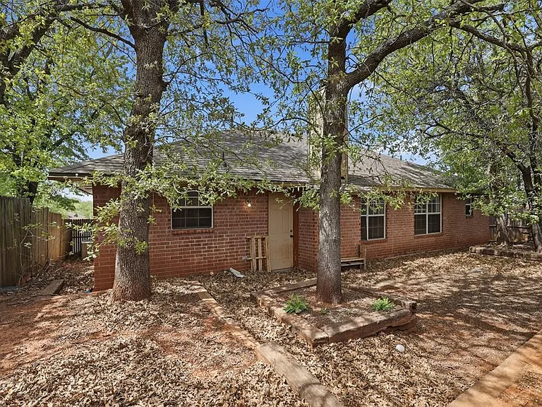 908 Willis Way — Photo 25
