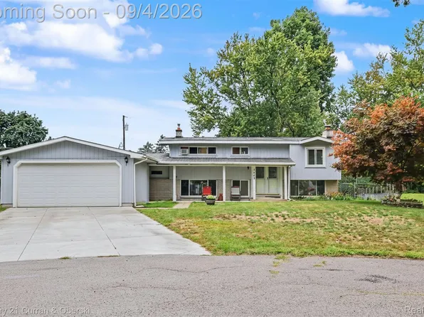 1869 Middle Trail Rd, Commerce Township, MI 48390
