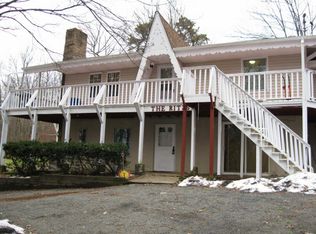 119 Ritz Dr, Dingmans Ferry, PA 18328