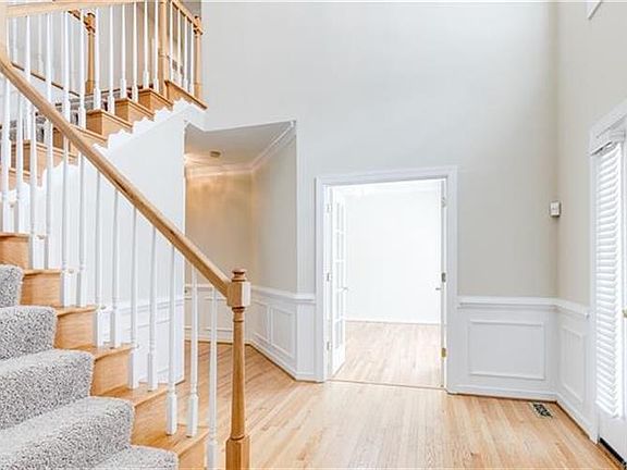 4th image of 5537 Holman Dr