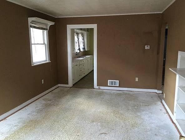 2nd image of 207 W Elder Ave