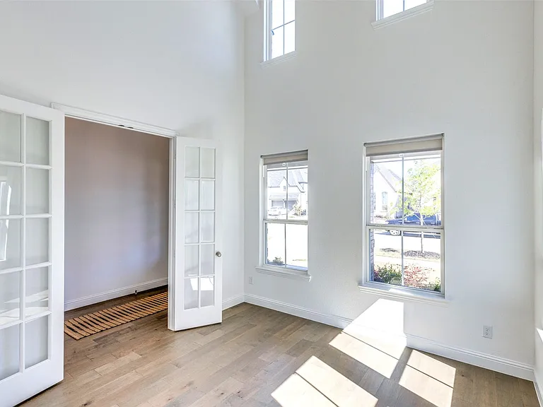 4221 Sandhills Ln — Photo 4