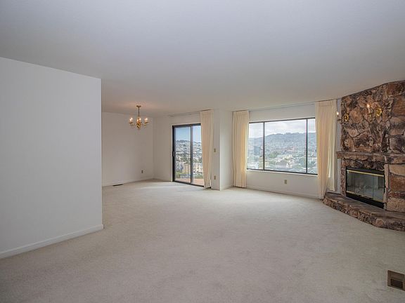 2nd image of 441 Monterey Blvd