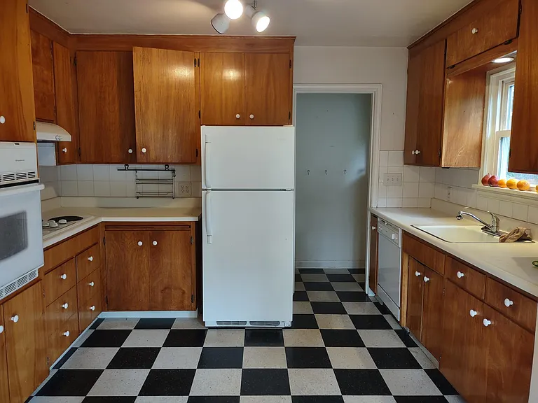 11207 Evanston Ave N — Photo 4