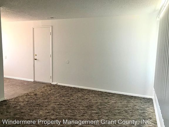 4th image of 1104 S Grand Dr