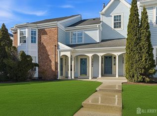 128 Tulip Ln, Freehold, NJ 07728