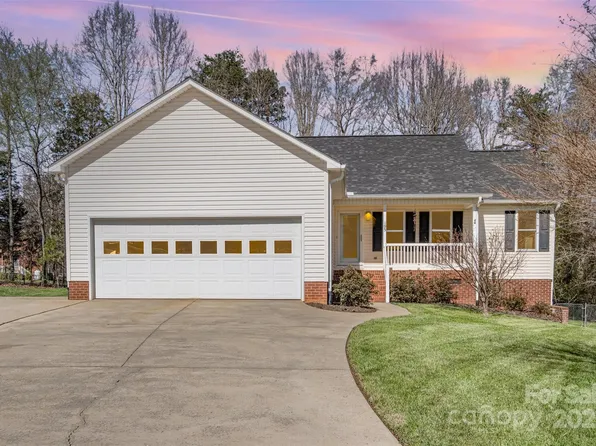 195 Sandalwood Ln, China Grove, NC 28023