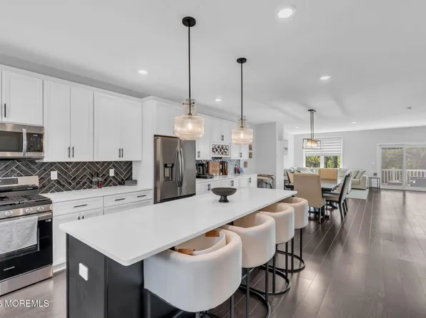 12 Raritan Cove, Keyport, NJ 07735