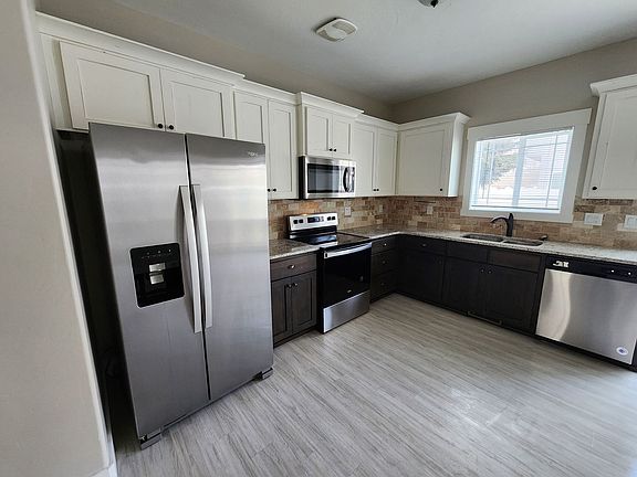 4th image of 690 S Saturn Ave