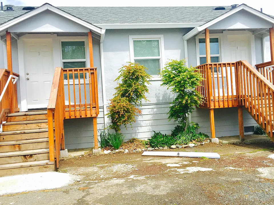 4550 Lakeshore Blvd #3